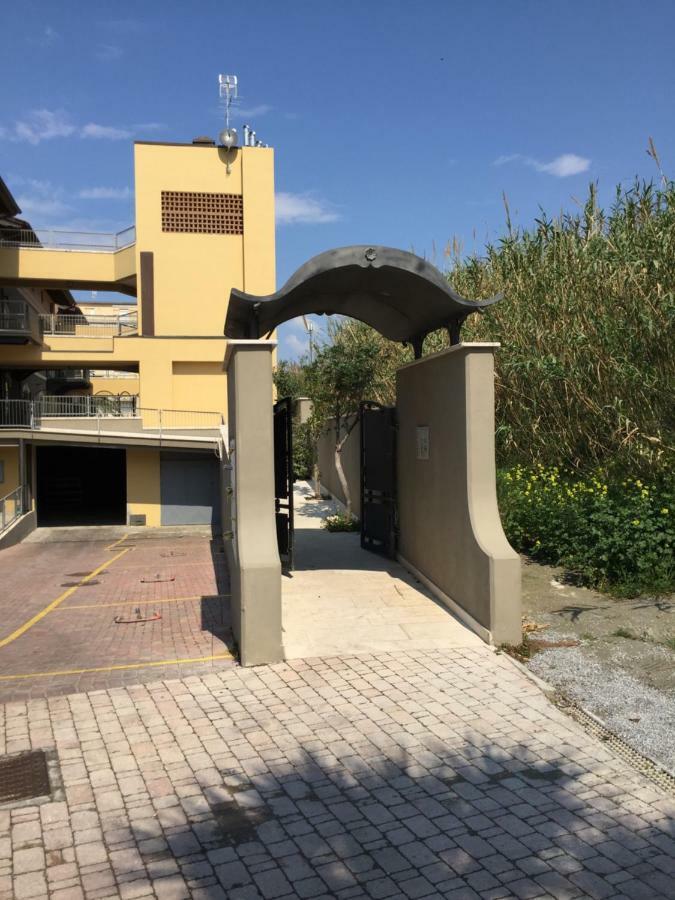 Ferienwohnung Casa Myconis 68Mq A Due Passi Dal Mare Di San Vincenzo Exterior foto